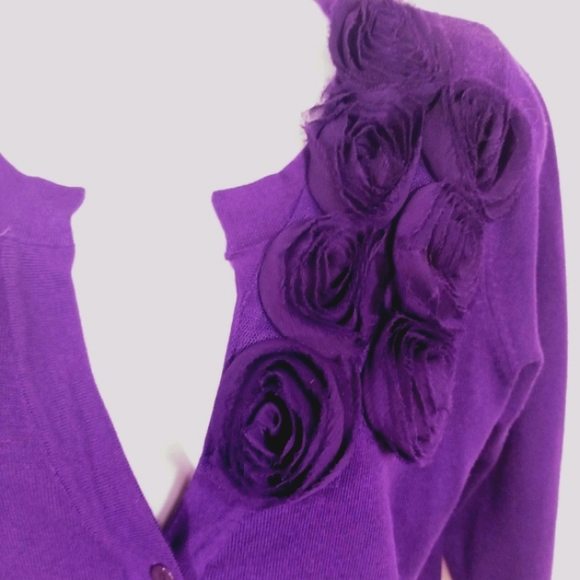 Cyrus Plum Button-Up Cropped Cardigan Roses Medium - Picture 9 of 10